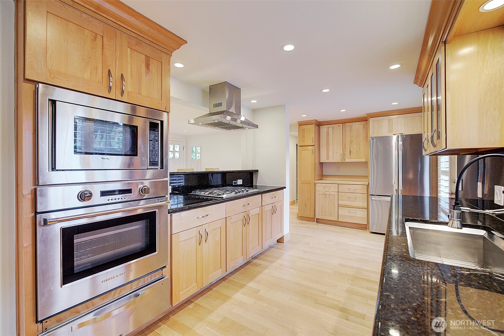 4162 West Mercer Way Mercer Island, WA 98040 - Photo 9 of 38