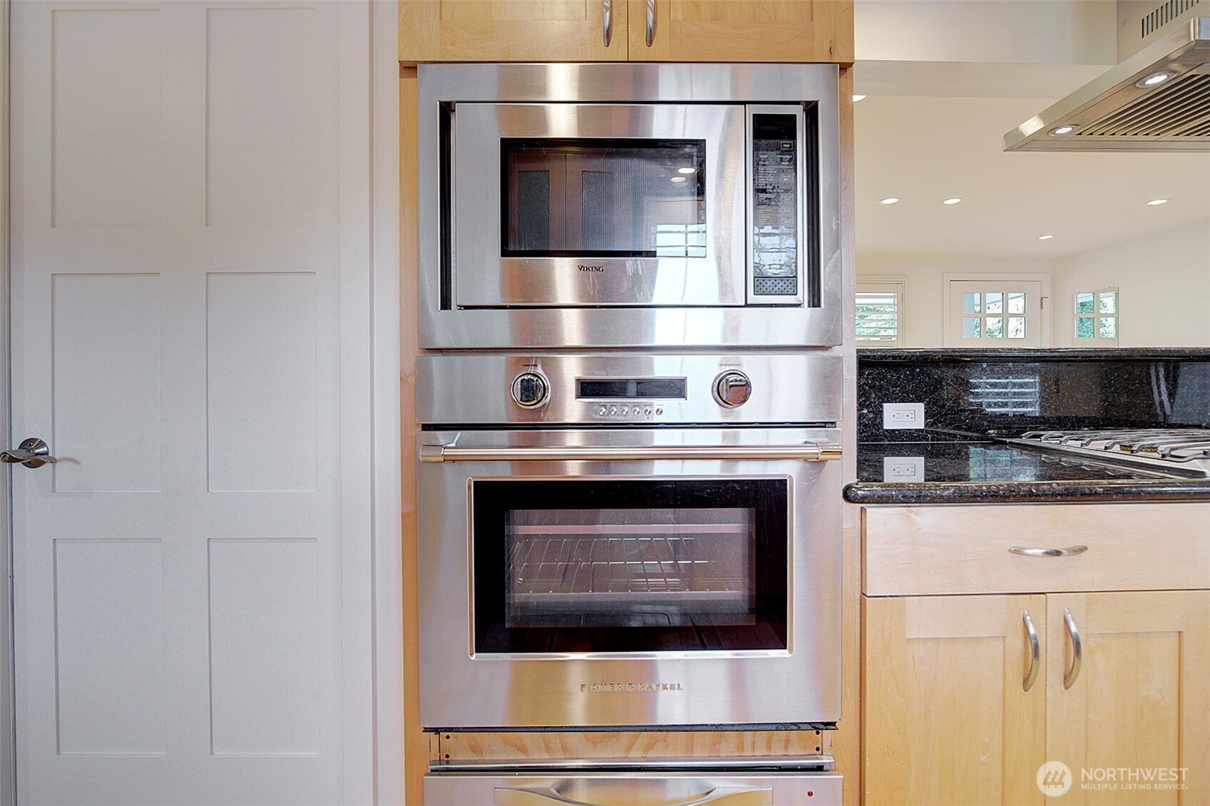 4162 West Mercer Way Mercer Island, WA 98040 - Photo 10 of 38