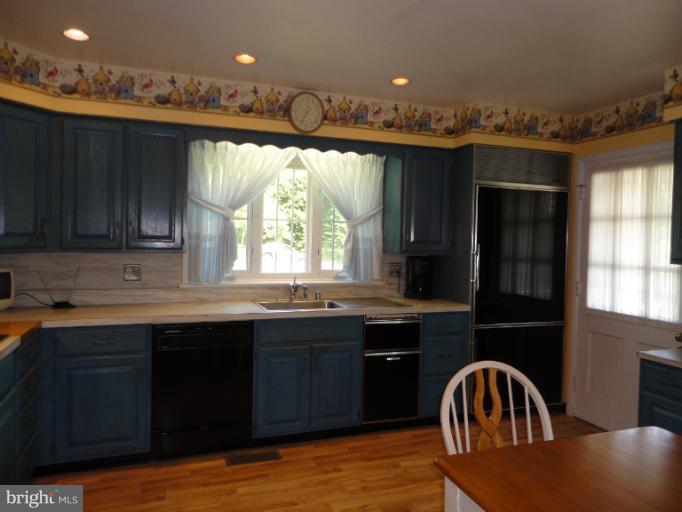 13404 Cambria Farms Road Phoenix, MD 21131 - Photo 18 of 28 Spacious Kitchen
