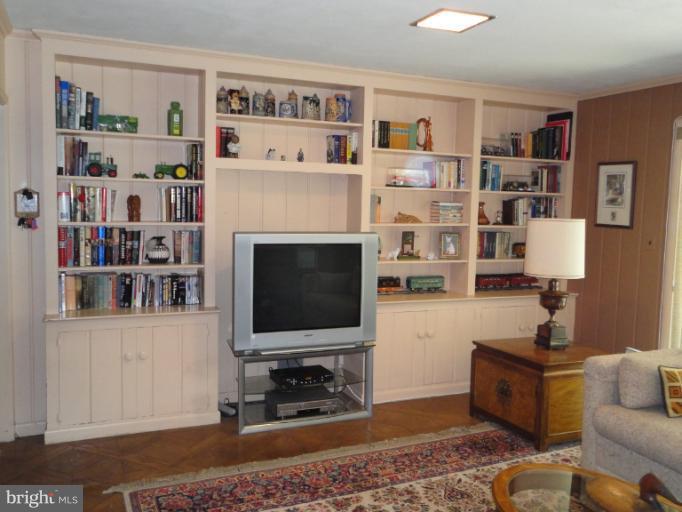 13404 Cambria Farms Road Phoenix, MD 21131 - Photo 6 of 28 Custom Book Built ins