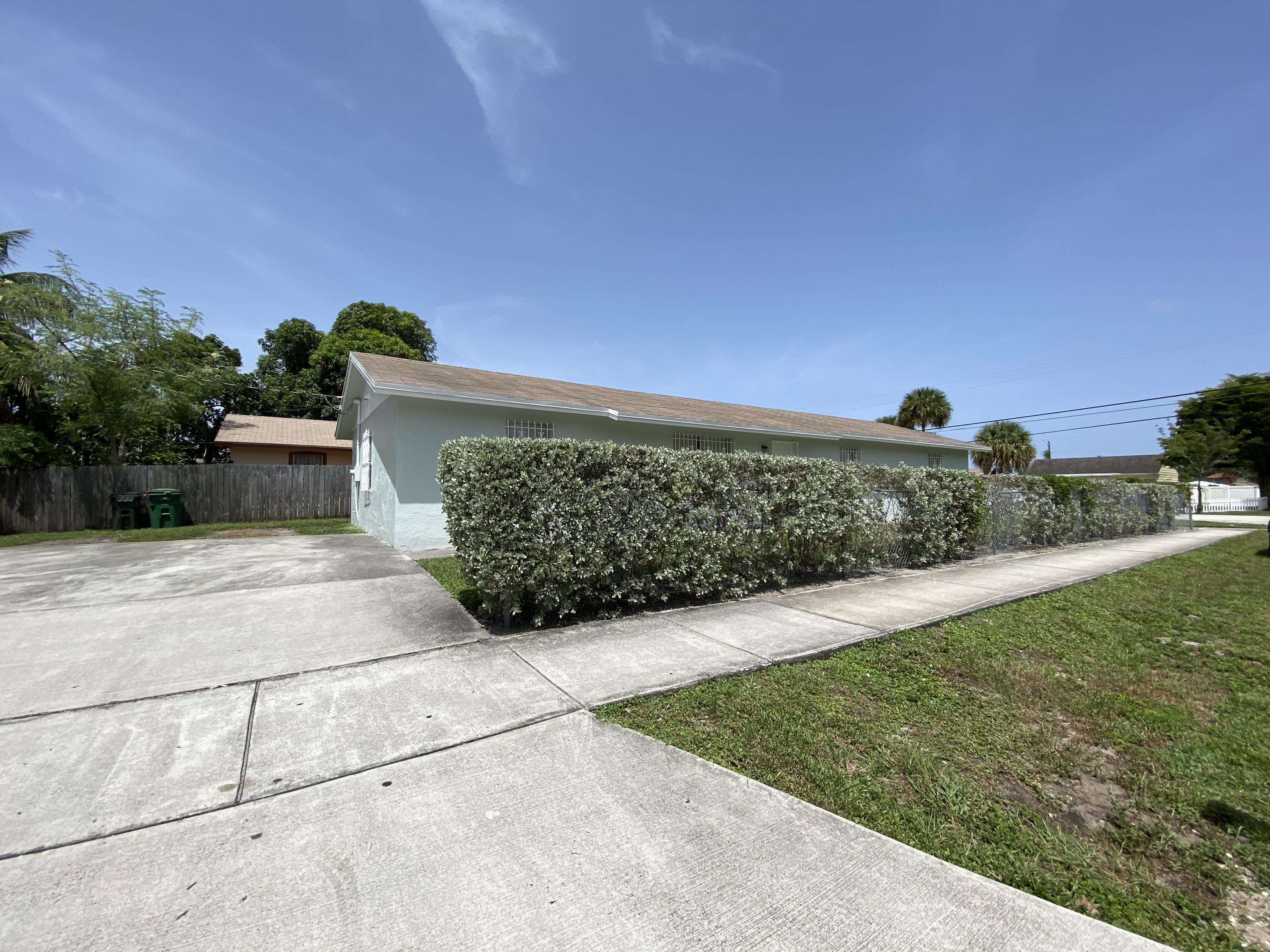 3 SW 3rd St