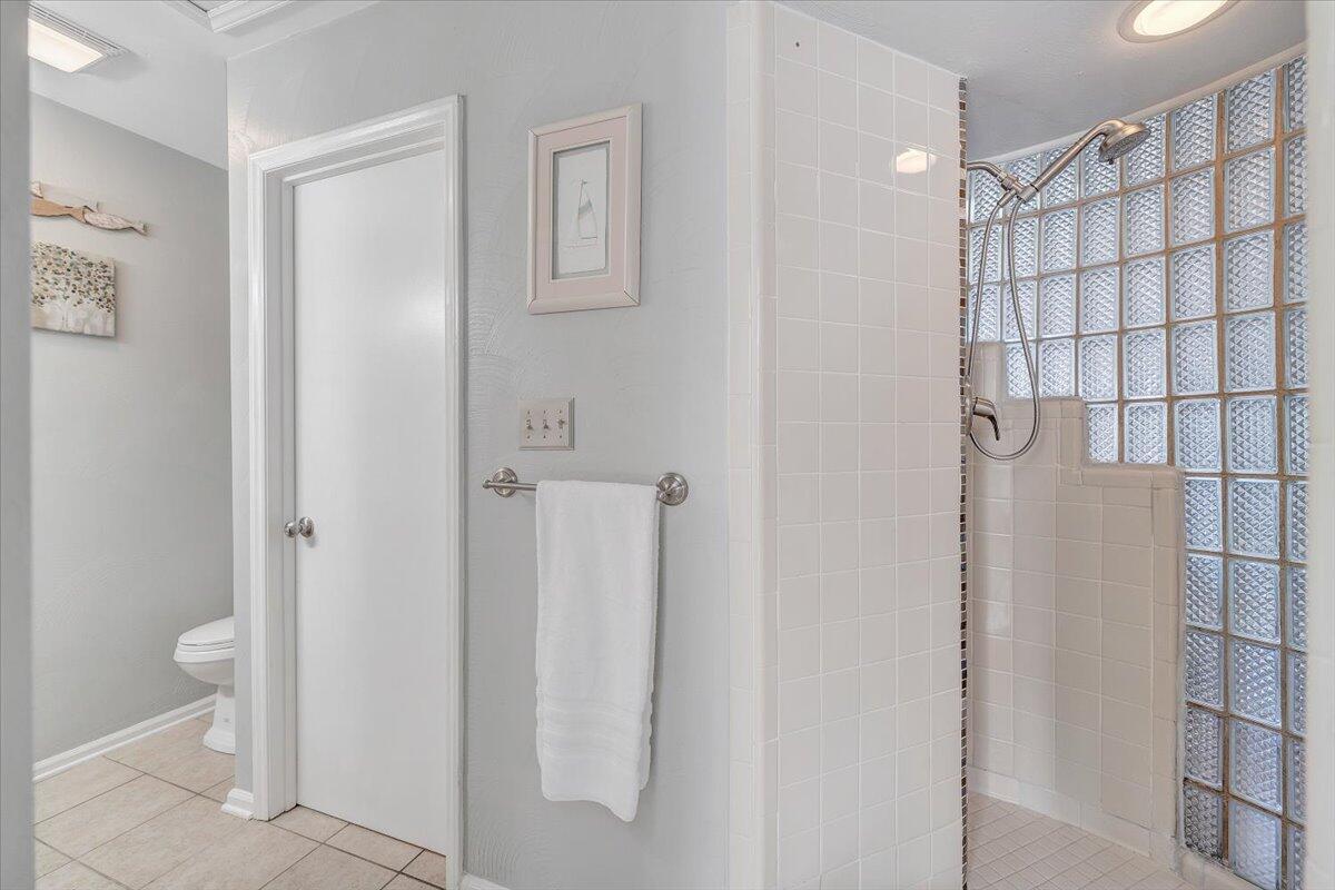 71 Waterside Circle, Unit D6 Moneta, VA 24121 - Photo 20 of 52 a bathroom with a shower
