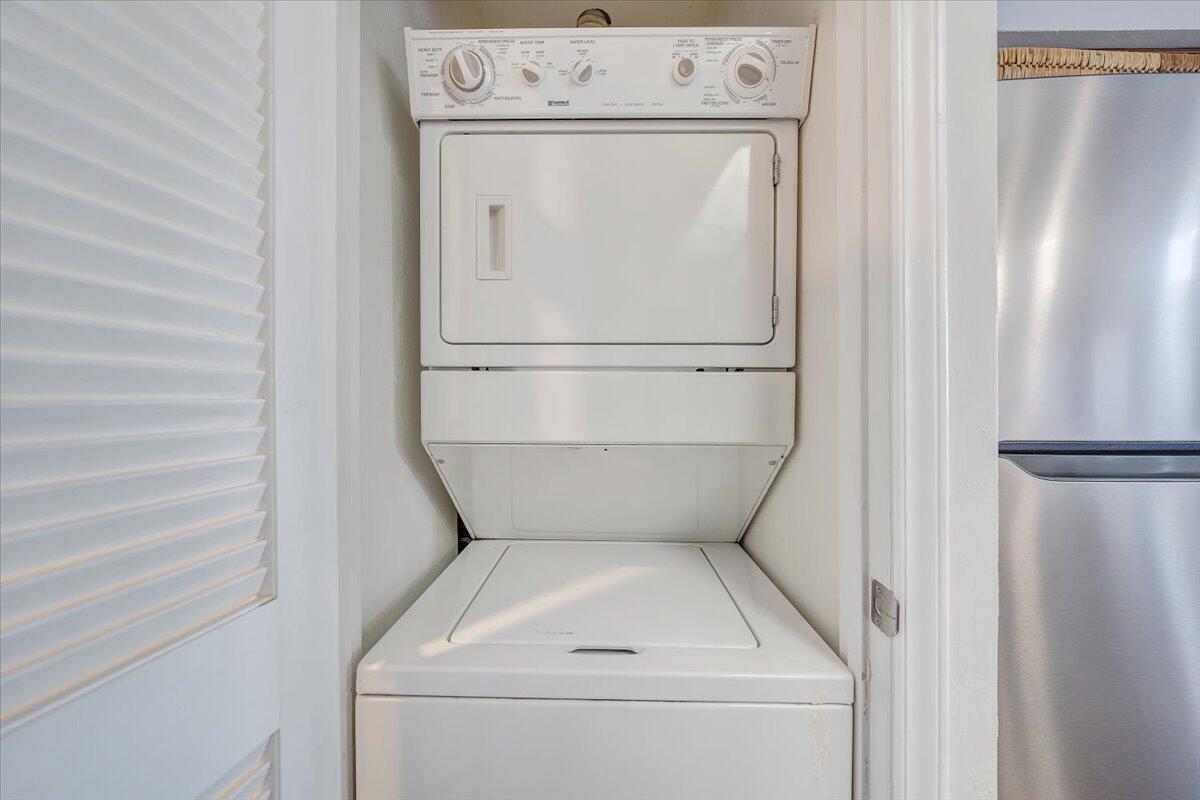 71 Waterside Circle, Unit D6 Moneta, VA 24121 - Photo 24 of 52 a utility room with dryer and washer