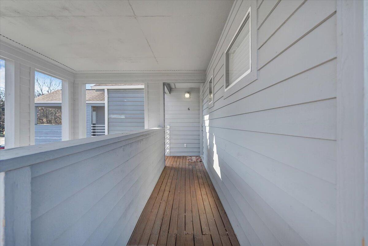 71 Waterside Circle, Unit D6 Moneta, VA 24121 - Photo 27 of 52 a view of a house with a balcony