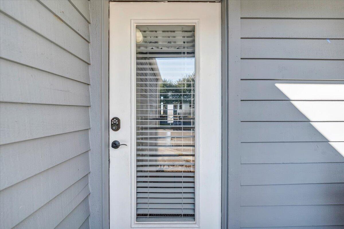 71 Waterside Circle, Unit D6 Moneta, VA 24121 - Photo 29 of 52 a view of front door