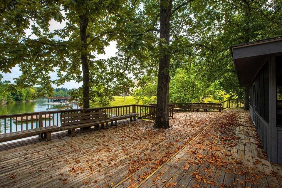 71 Waterside Circle, Unit D6 Moneta, VA 24121 - Photo 38 of 52 a park view with a bench