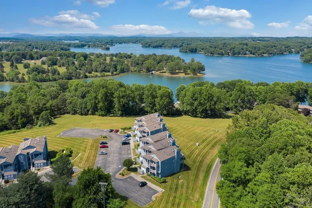$209,000 | 71 Waterside Circle, Unit D6, Moneta, VA 24121