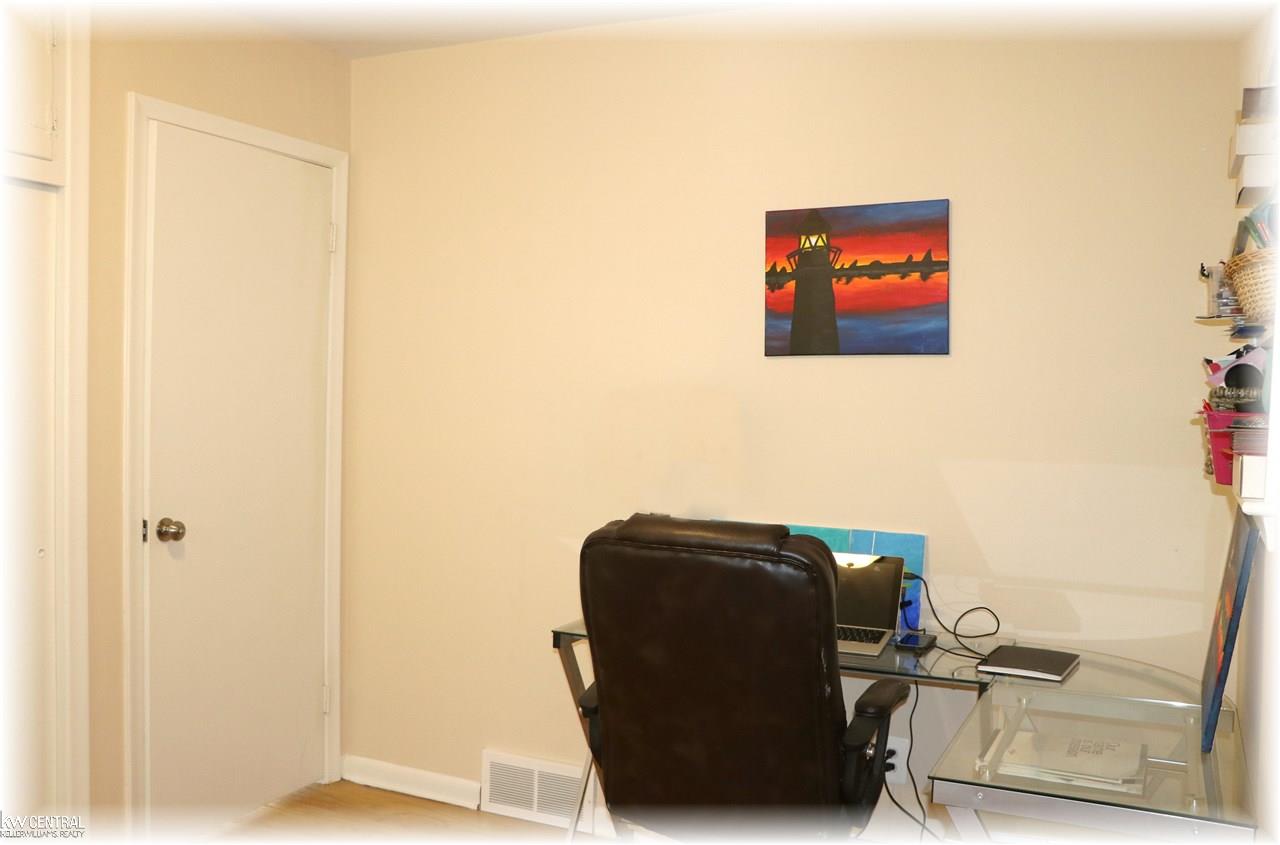 31505 Kelly Road Fraser, MI 48026 - Photo 26 of 40 31323913-25.JPG