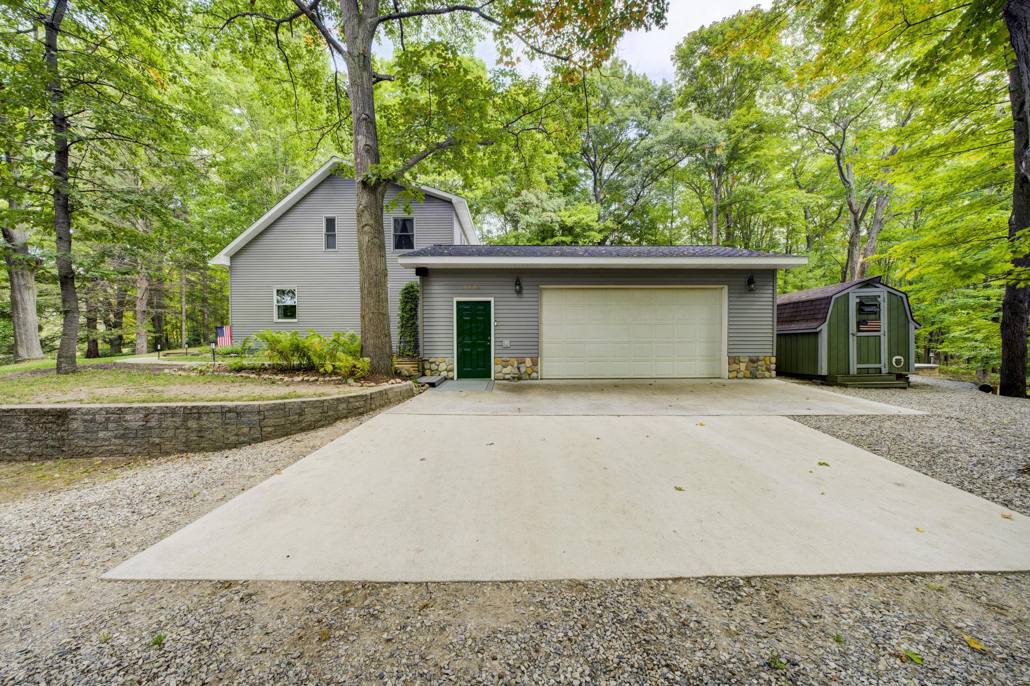 10019 Skiver Road Traverse City, MI 49685 - Photo 3 of 50