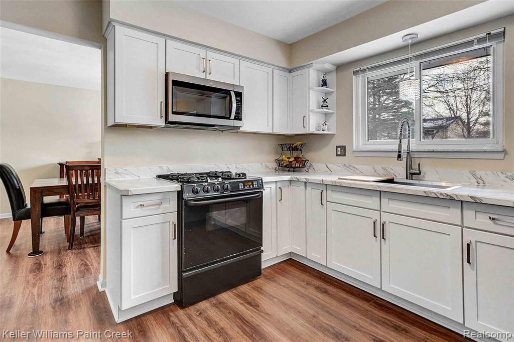 3153 Baypoint Drive Rochester Hills, MI 48309 - Photo 10 of 39