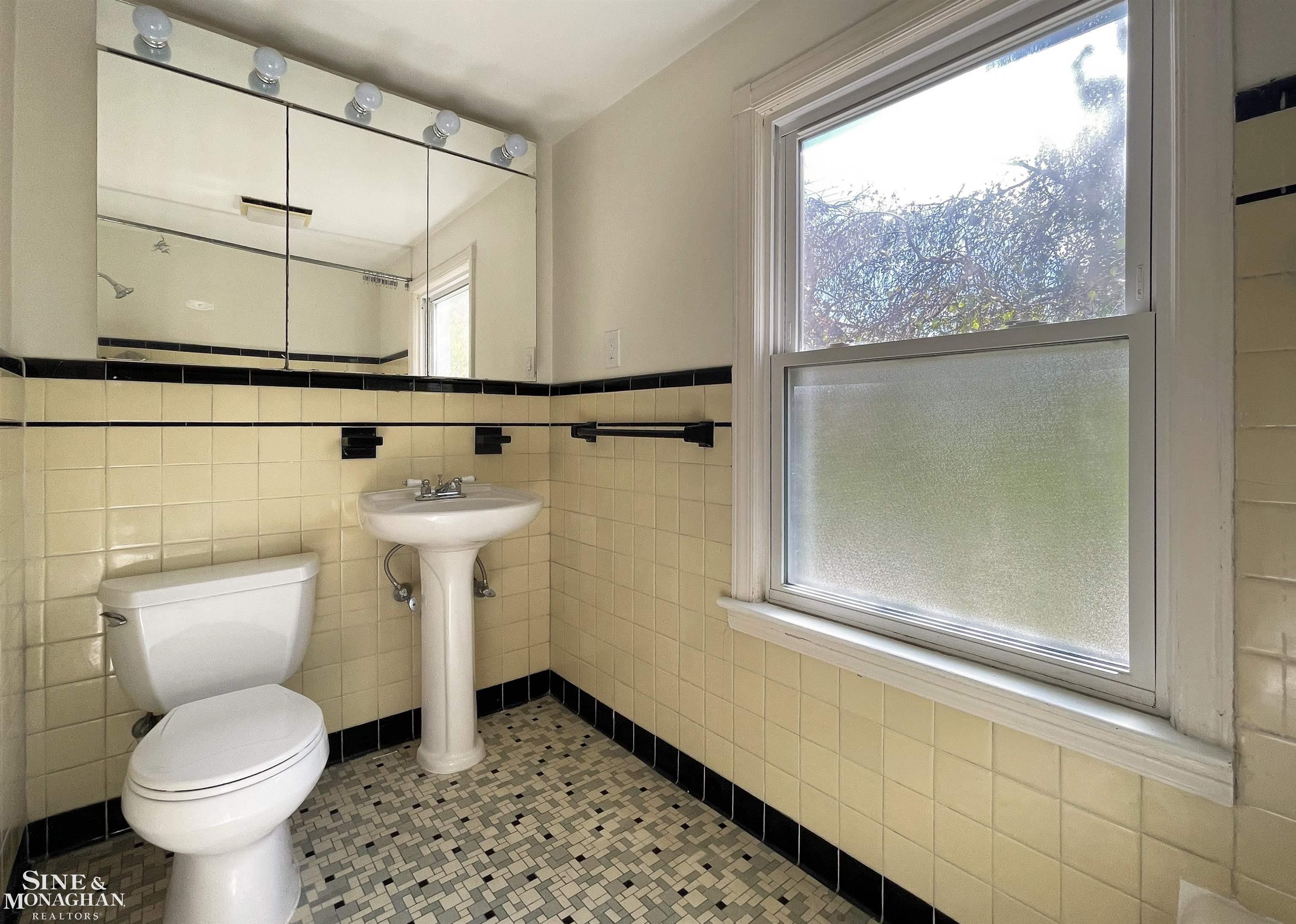 208 Moross Road Grosse Pointe, MI 48236 - Photo 22 of 35 50092814-21.JPG