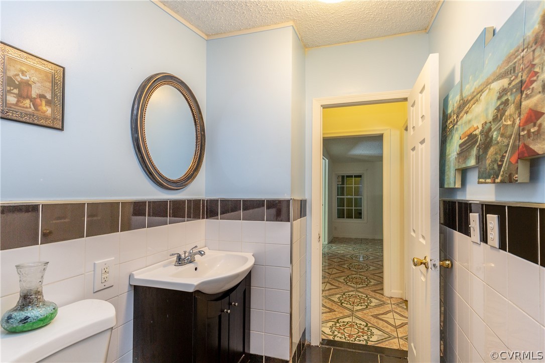2924 Whitehouse Road Colonial Heights, VA 23834 - Photo 28 of 50 a bathroom with a sink a mirror and a shower