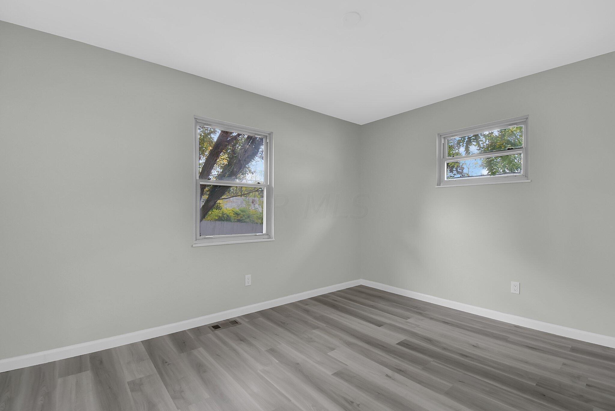 5566 Roche Drive Columbus, OH 43229 - Photo 23 of 29 bedroom 3