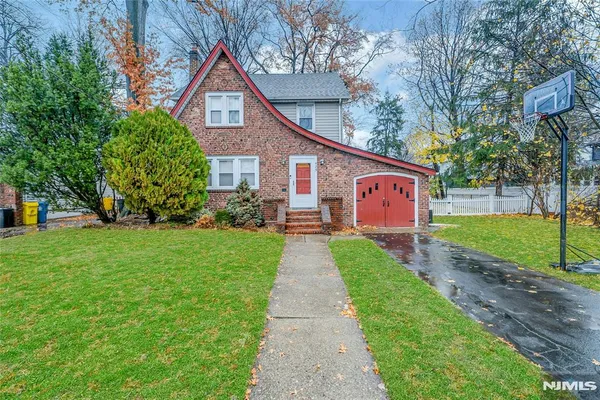 $764,900 | 425 Beatrice Street, Teaneck, NJ 07666