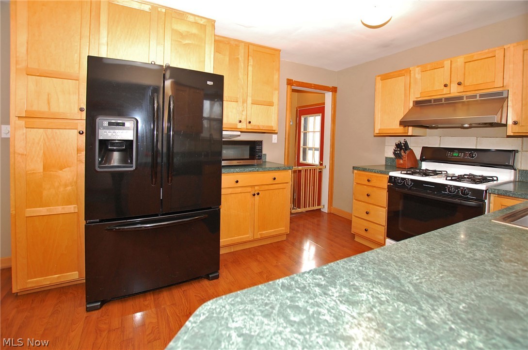2428 Keystone Road Cleveland, OH 44134 - Photo 4 of 28