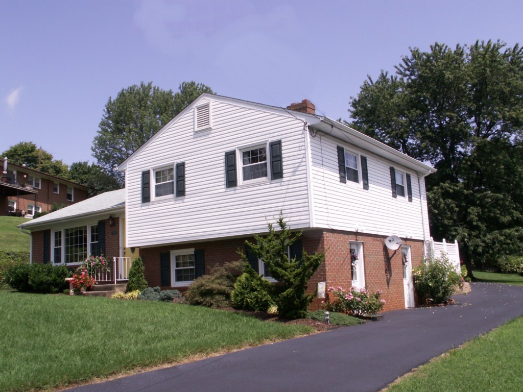 902 Olney Road Vinton, VA 24179 - Photo 1 of 24 Front View