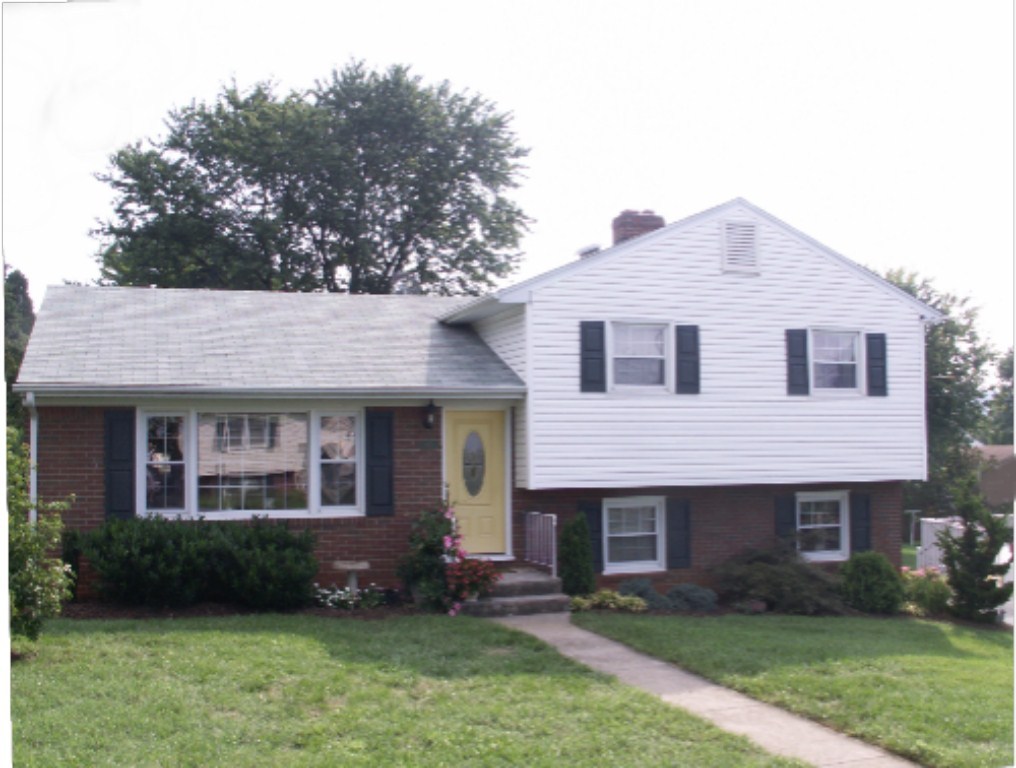 902 Olney Road Vinton, VA 24179 - Photo 6 of 24 Front
