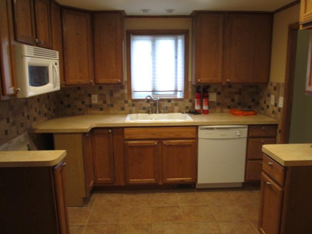2440 Eastern Rochester, MI 48307 - Photo 8 of 10 31066260-7.JPG