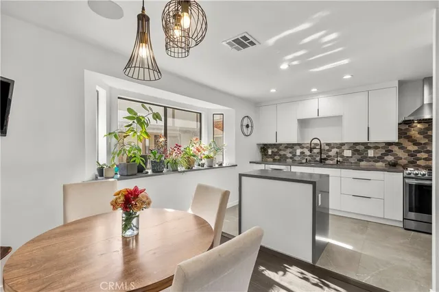 $665,000 | 10229 Variel Avenue, Unit 12, Chatsworth, CA 91311