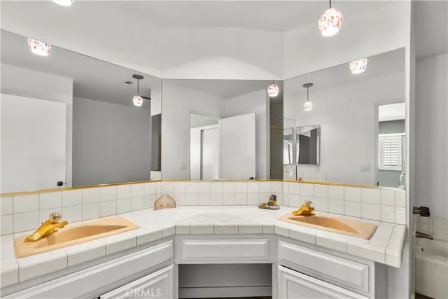 $665,000 | 10229 Variel Avenue, Unit 12, Chatsworth, CA 91311