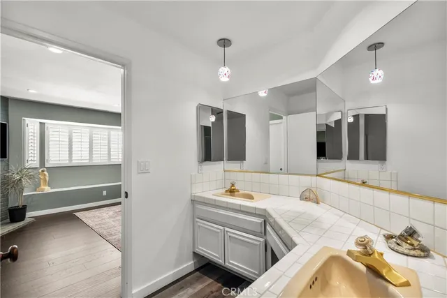 $665,000 | 10229 Variel Avenue, Unit 12, Chatsworth, CA 91311