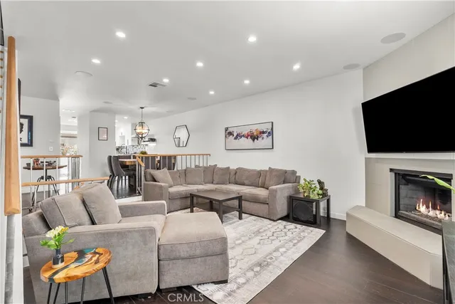 $665,000 | 10229 Variel Avenue, Unit 12, Chatsworth, CA 91311