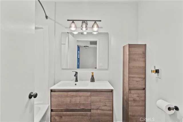 $665,000 | 10229 Variel Avenue, Unit 12, Chatsworth, CA 91311