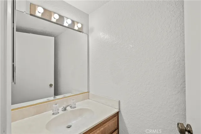 $665,000 | 10229 Variel Avenue, Unit 12, Chatsworth, CA 91311