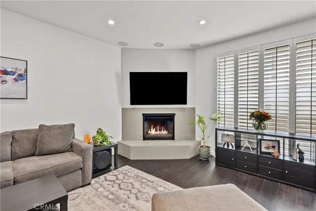 $665,000 | 10229 Variel Avenue, Unit 12, Chatsworth, CA 91311