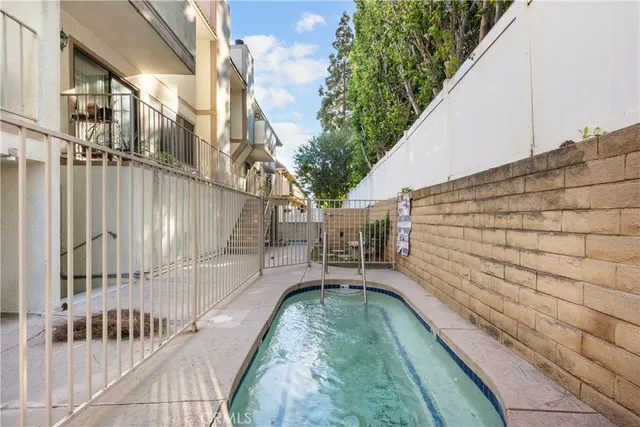 $665,000 | 10229 Variel Avenue, Unit 12, Chatsworth, CA 91311