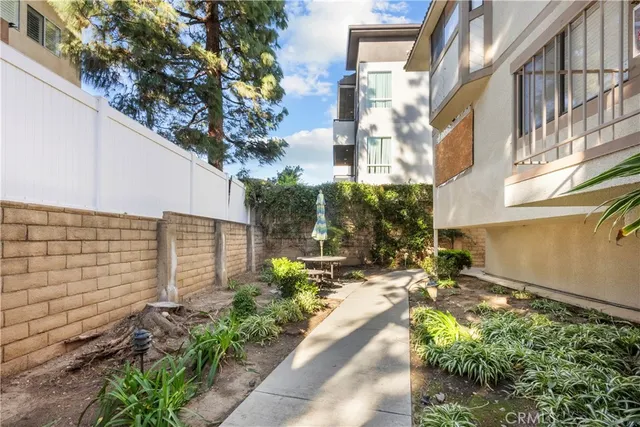 $665,000 | 10229 Variel Avenue, Unit 12, Chatsworth, CA 91311