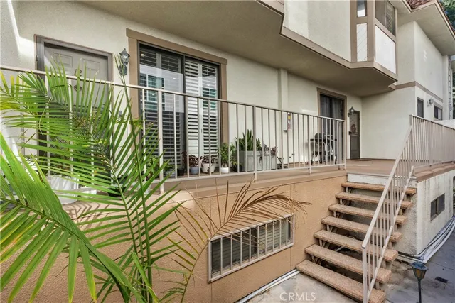 $665,000 | 10229 Variel Avenue, Unit 12, Chatsworth, CA 91311