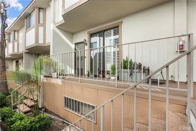 $665,000 | 10229 Variel Avenue, Unit 12, Chatsworth, CA 91311