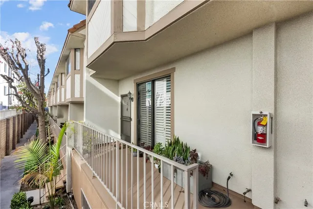 $665,000 | 10229 Variel Avenue, Unit 12, Chatsworth, CA 91311