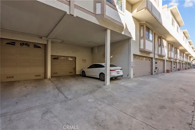 $665,000 | 10229 Variel Avenue, Unit 12, Chatsworth, CA 91311