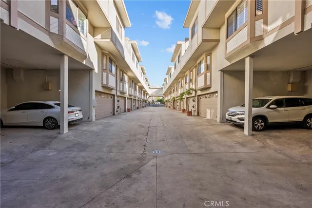 $665,000 | 10229 Variel Avenue, Unit 12, Chatsworth, CA 91311