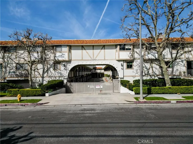 $665,000 | 10229 Variel Avenue, Unit 12, Chatsworth, CA 91311