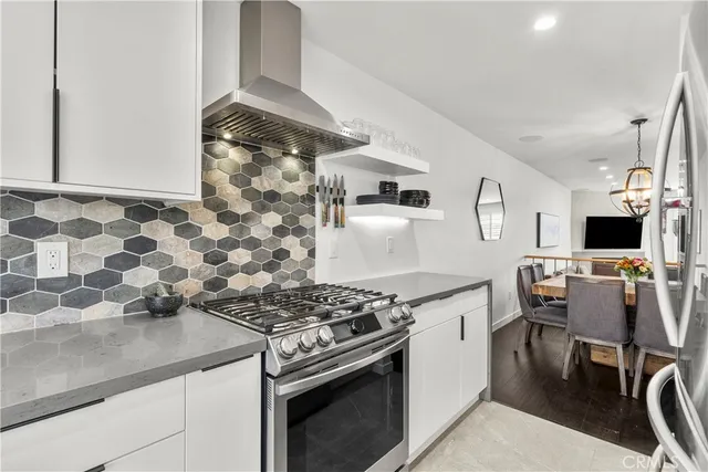 $665,000 | 10229 Variel Avenue, Unit 12, Chatsworth, CA 91311