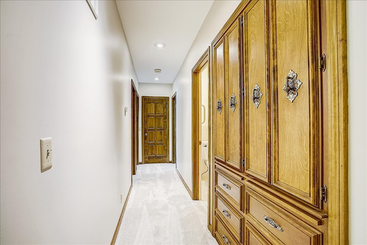 6105 Eden Prairie Road, Unit A23 Edina, MN 55436 - Photo 14 of 23 Gallery Image 14