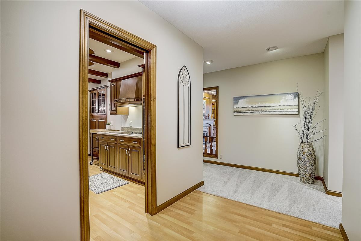 6105 Eden Prairie Road, Unit A23 Edina, MN 55436 - Photo 5 of 23 Gallery Image 5