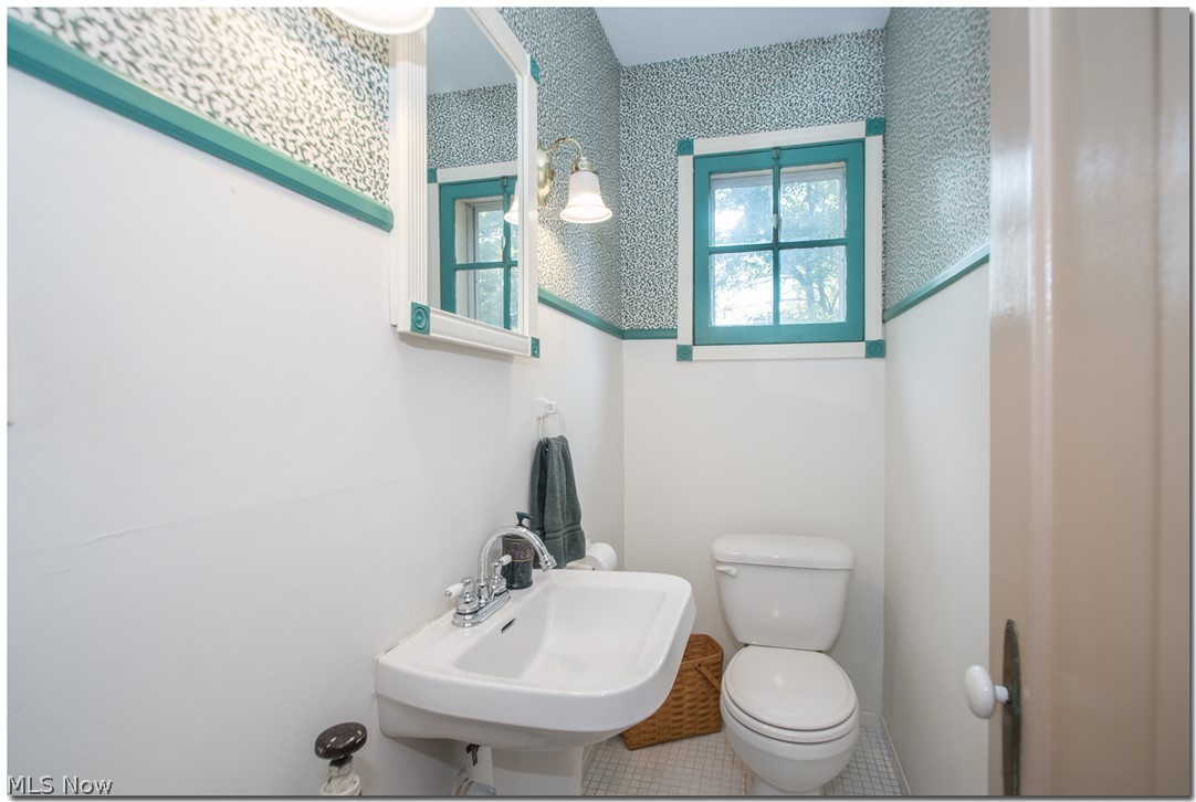 1541 Compton Road Cleveland Heights, OH 44118 - Photo 18 of 35