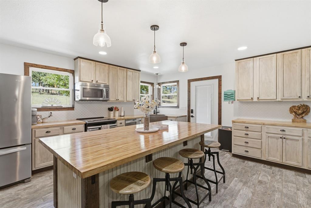 2883 Harwell Lake Road Weatherford, TX 76088 - Photo 6 of 40