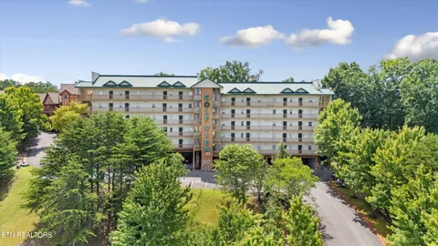 $325,000 | 818 Golf View Boulevard, Unit 1502, Pigeon Forge, TN 37863