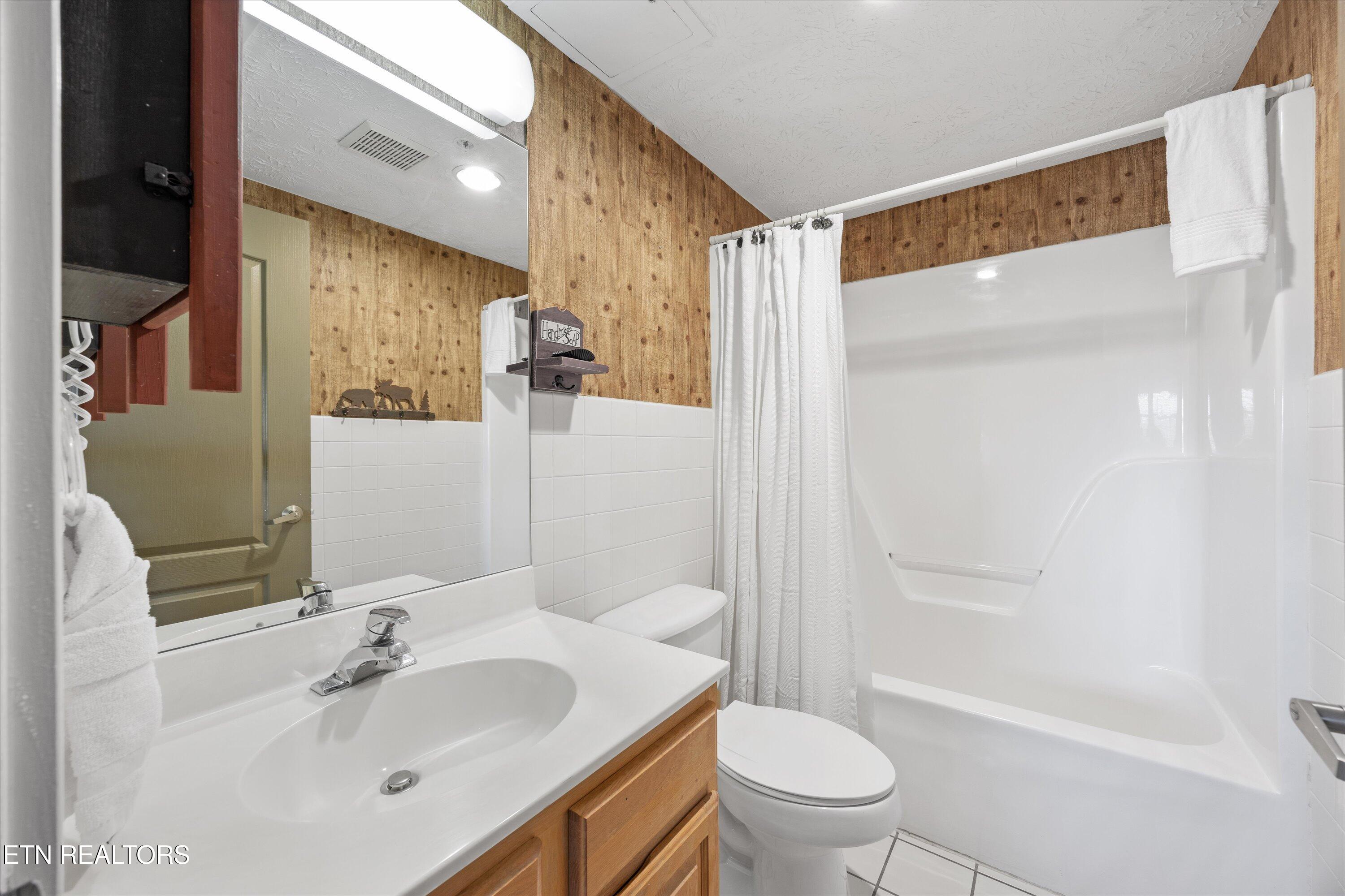 818 Golf View Boulevard, Unit 1502 Pigeon Forge, TN 37863 - Photo 14 of 27 21-818 Golf View Blvd 17