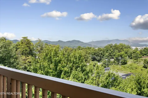 $325,000 | 818 Golf View Boulevard, Unit 1502, Pigeon Forge, TN 37863