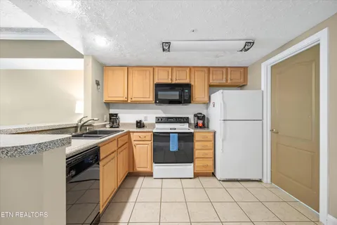 $325,000 | 818 Golf View Boulevard, Unit 1502, Pigeon Forge, TN 37863