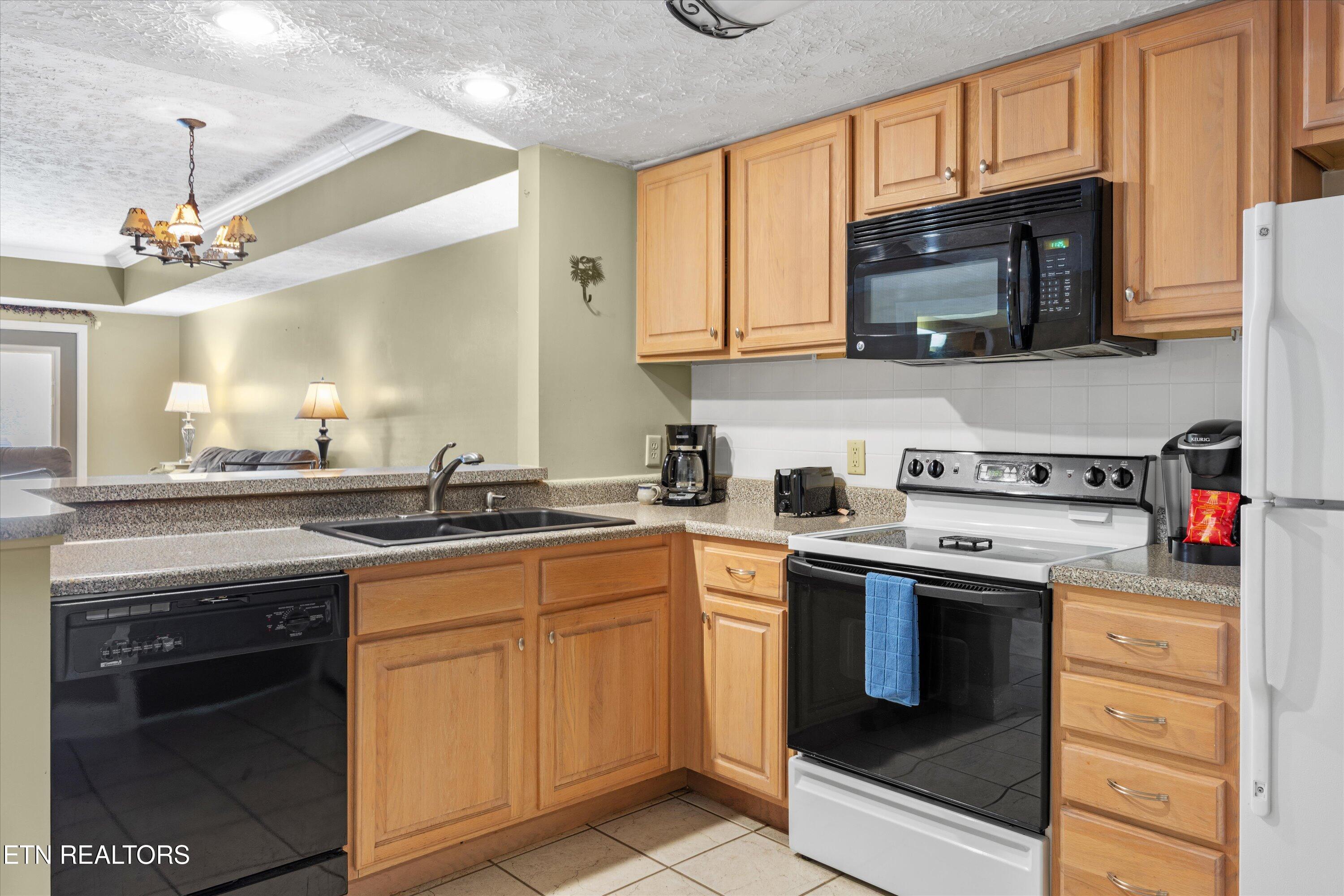 818 Golf View Boulevard, Unit 1502 Pigeon Forge, TN 37863 - Photo 7 of 27 08-818 Golf View Blvd 05