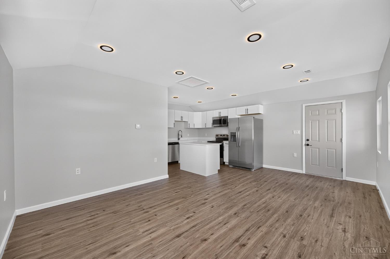 8812 Pine Road Cincinnati, OH 45242 - Photo 12 of 61