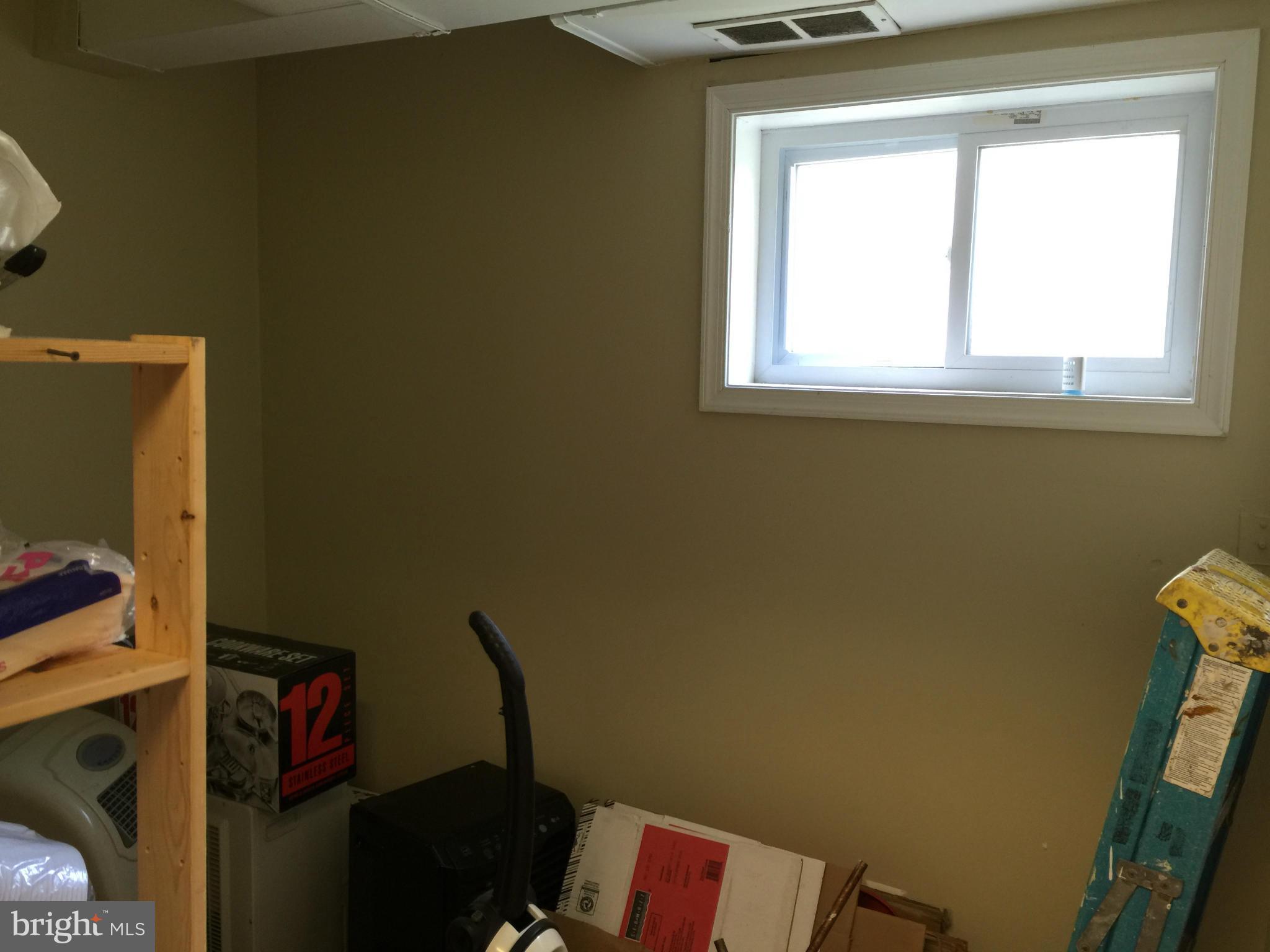 5801 Channing Road Springfield, VA 22150 - Photo 15 of 17 Interior (General)