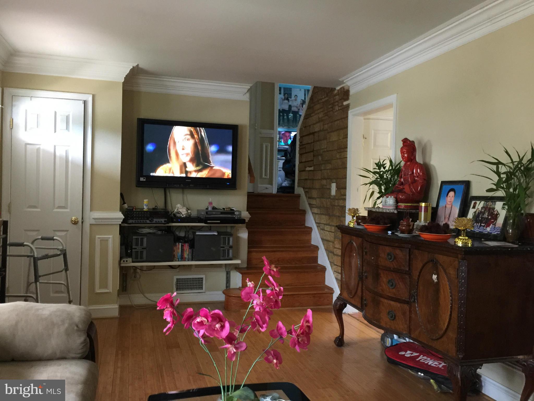 5801 Channing Road Springfield, VA 22150 - Photo 6 of 17 Living Room